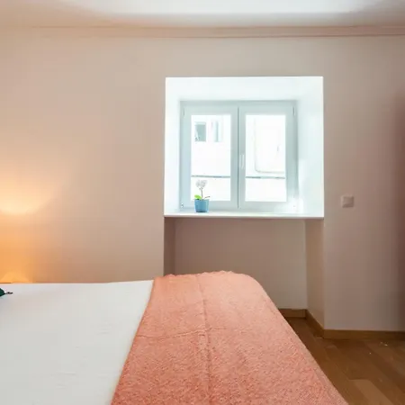 With Private Terrace 250m To Largo Intendente * 리스본