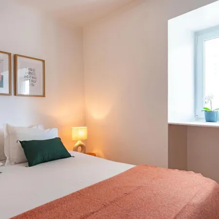 With Private Terrace 250m To Largo Intendente 아파트 리스본