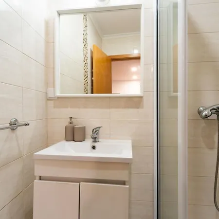 Апартаменти With Private Terrace 250m To Largo Intendente Лісабон