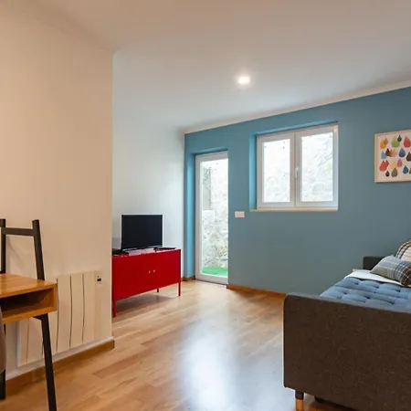 Апартаменти With Private Terrace 250m To Largo Intendente *