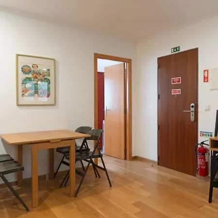 Апартаменты With Private Terrace 250m To Largo Intendente Лиссабон