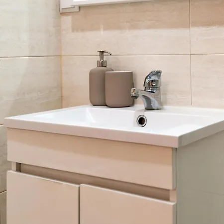 Апартаменти With Private Terrace 250m To Largo Intendente