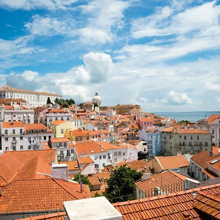 With Private Terrace 250m To Largo Intendente Лісабон