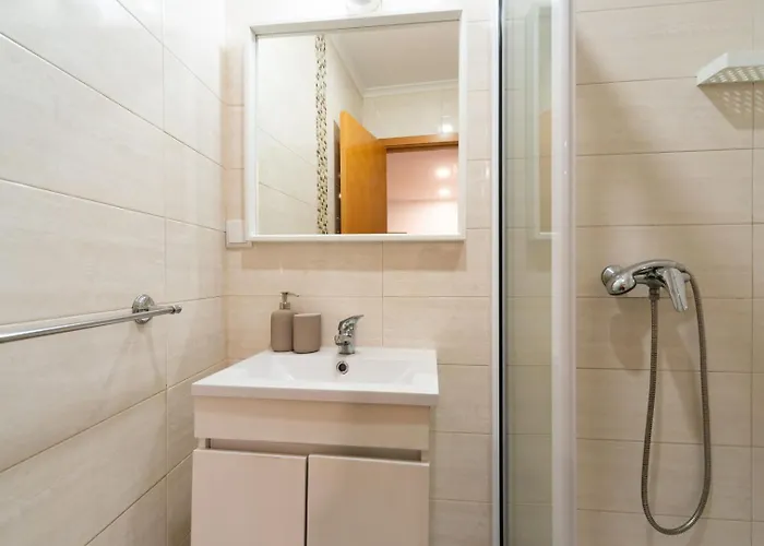 Appartement With Private Terrace 250m To Largo Intendente Lissabon