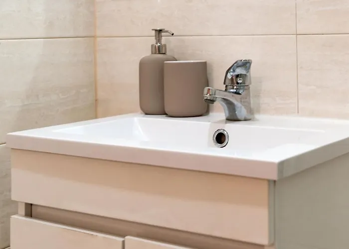 Appartement With Private Terrace 250m To Largo Intendente