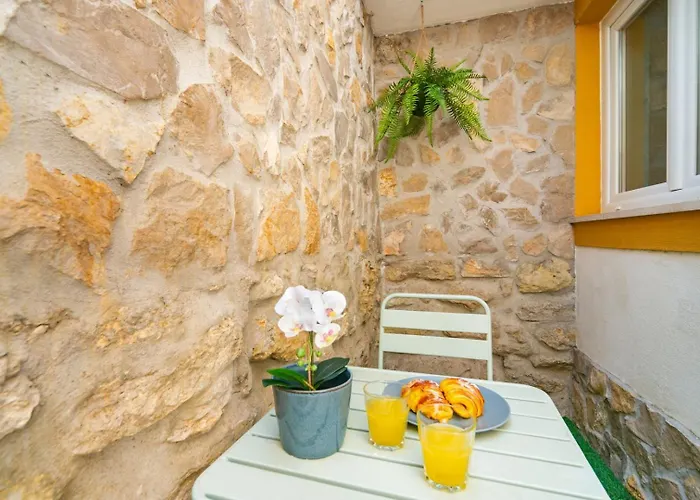 With Private Terrace 250m To Largo Intendente דירה ליסבון