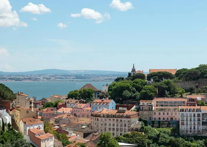 Apartman With Private Terrace 250m To Largo Intendente Lisboa